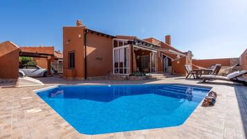 Villa | Pool | Indoor pool, outdoor pool
