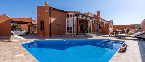 Villa | Pool | Indoor pool, outdoor pool
