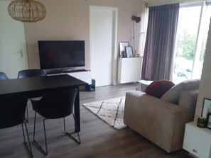 Living area - Holiday Home in Grou Near Cycling Route (Grou)