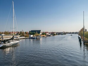 Marina - Holiday Home in Grou Near Cycling Route (Grou)