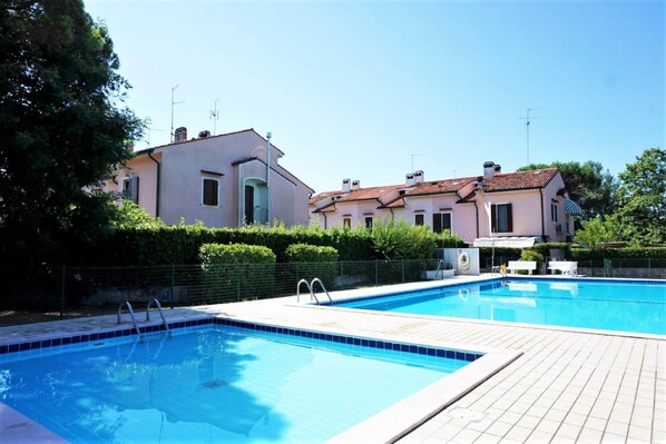Hus | Pool | Utomhuspool
