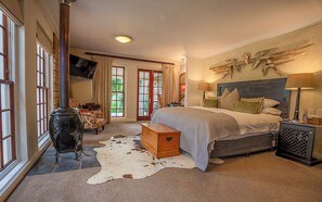 Luxury Double or Twin Room | Minibar, individually decorated, individually furnished, desk - Silvermist Hotel (Cape Town)