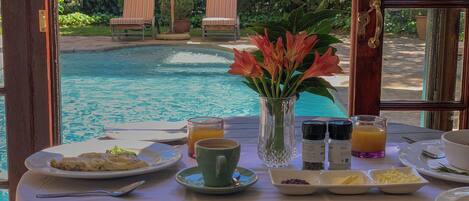 Free daily continental breakfast