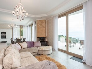 Living area - Spacious Holiday Home With Pool (Tossa de Mar)