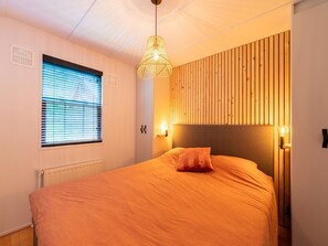 House | 2 bedrooms, individually furnished, bed sheets - Luxury Chalet in Stegeren, Beautiful Surroundings (Stegeren)