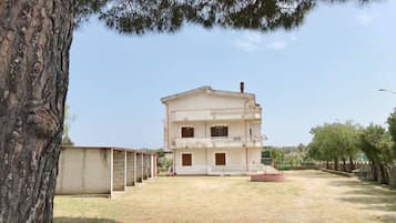 Casa, 2 quartos, para fumantes, vista para o jardim | Fachada