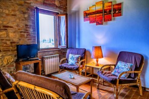 Apartment | Living room - Chalet in Tuscany With Pool and Scenic Views (Montaione)