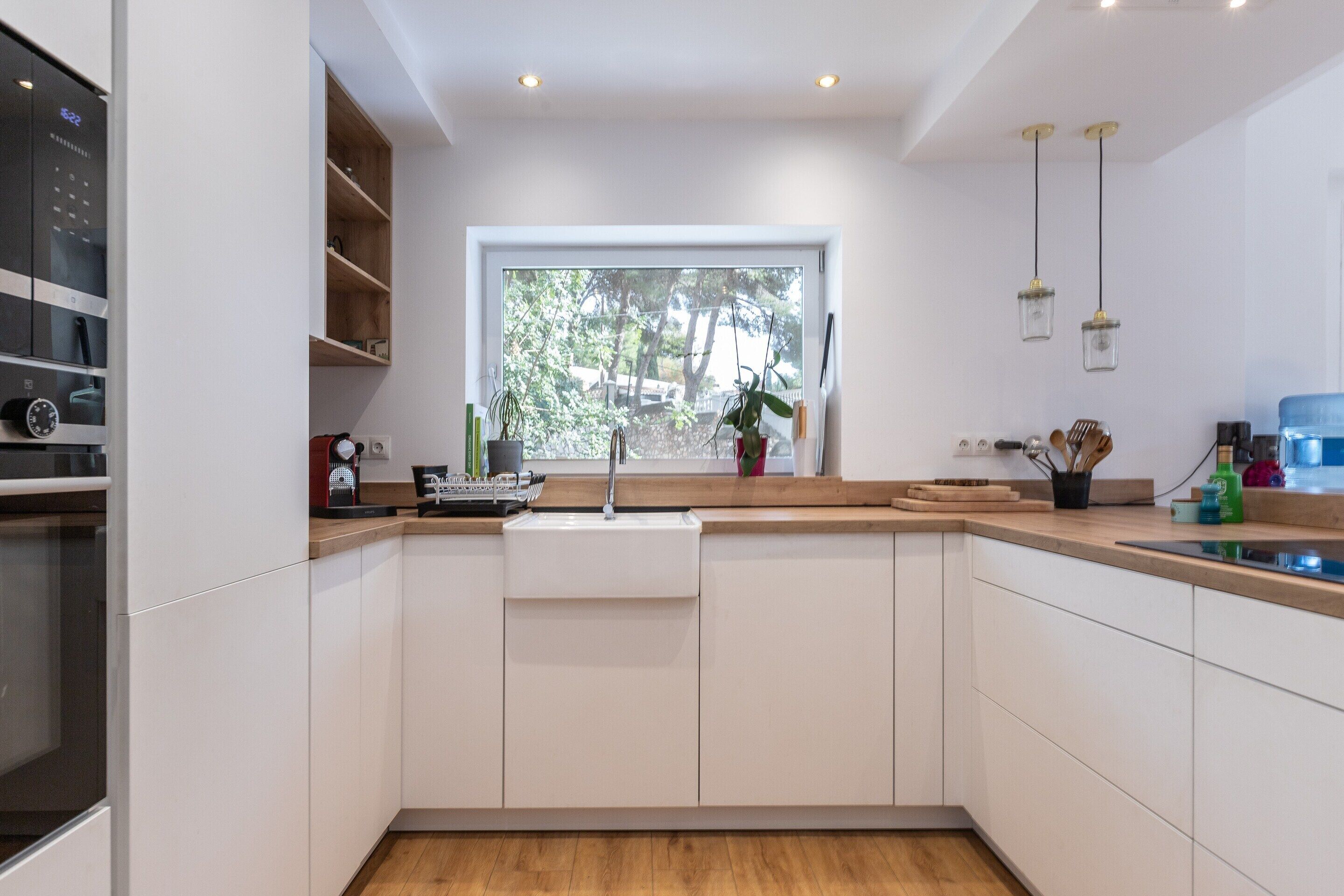 Chalet | Private kitchen | Fridge, microwave, oven, dishwasher