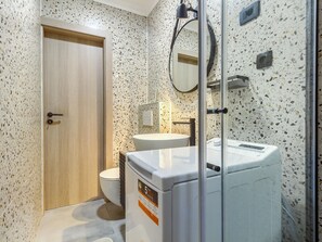 Bathroom - Sea-view Apartment in Kastel (Kastela)