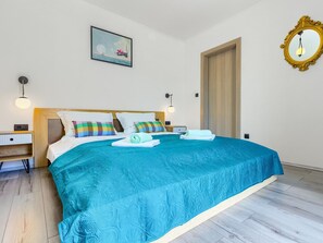 1 bedroom, bed sheets - Sea-view Apartment in Kastel (Kastela)