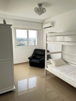 2 chambres, bureau, Wi-Fi, draps fournis