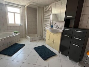 Apartment | Bathroom | Towels