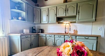 Charming Countryside Getaway: Spacious Home with Private Garden and Easy Access to Local Attractions