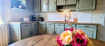 Charming Countryside Getaway: Spacious Home with Private Garden and Easy Access to Local Attractions