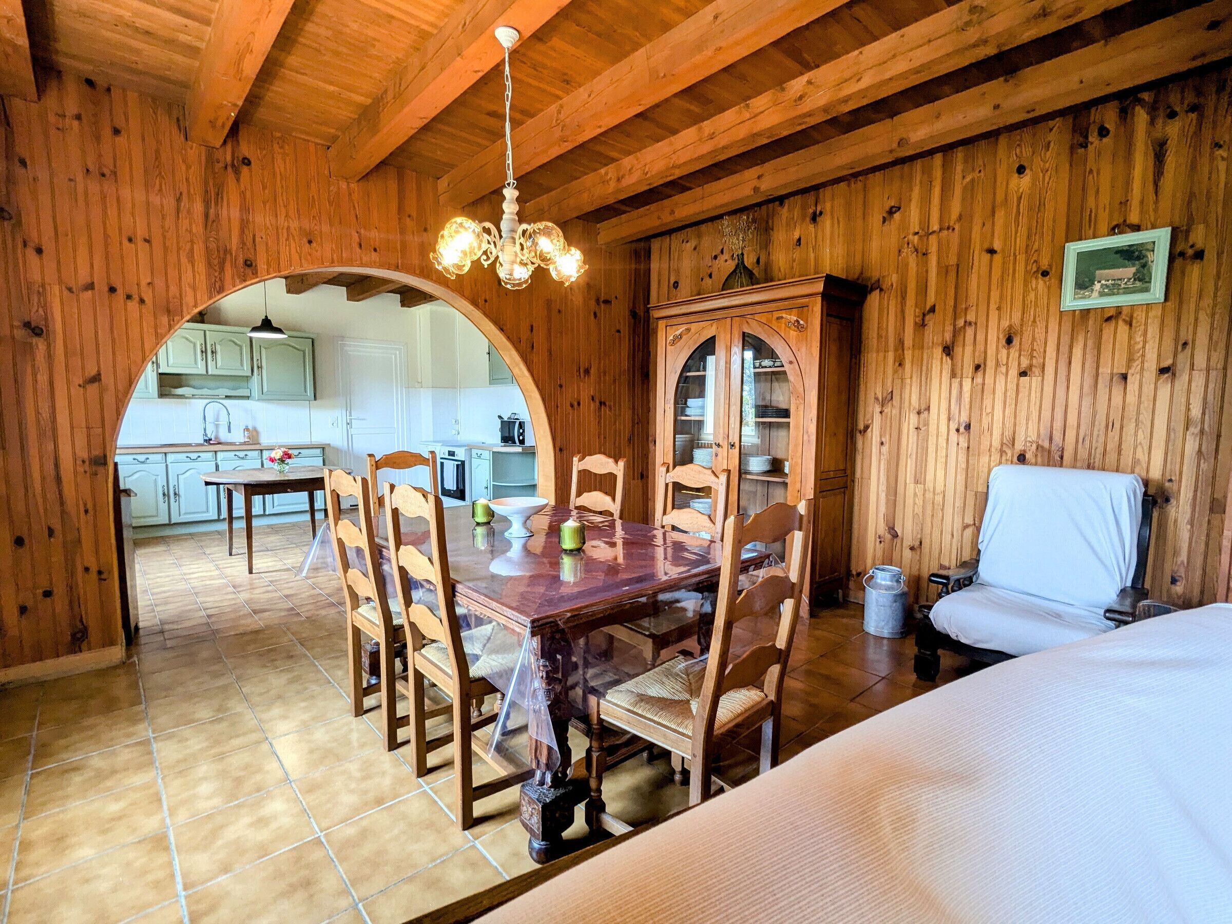 3 bedrooms, WiFi (free), bed sheets