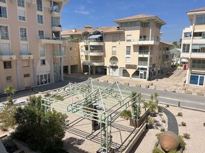 Property grounds - Seaside Studio in Fréjus: Terrace, AC, 50m to Beach, Near Shops (Fréjus)