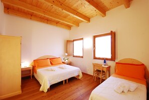 6 slaapkamers, een bureau, gratis wifi, beddengoed