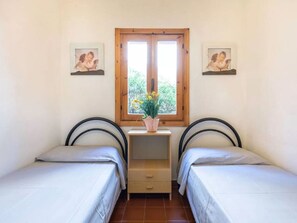 2 bedrooms, bed sheets - Appealing Apartment Near the sea (Olbia)