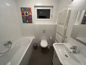 Bathroom - Etzhorner Tied 2 Comfortable Holiday Residence (Oldenburg)