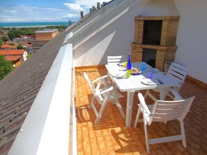 Apartment | Outdoor dining - Apartment in Caorle Near Seabeach (Caorle)