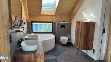 Dusche, Whirlpool, Haartrockner, Handtücher