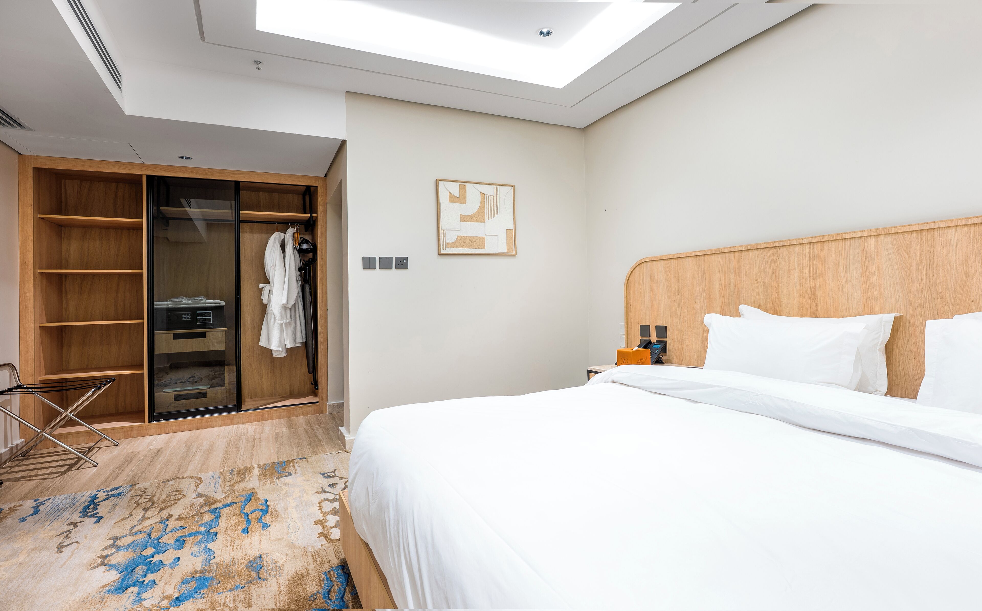 Standard Double Room | In-room safe, iron/ironing board, free WiFi, bed sheets