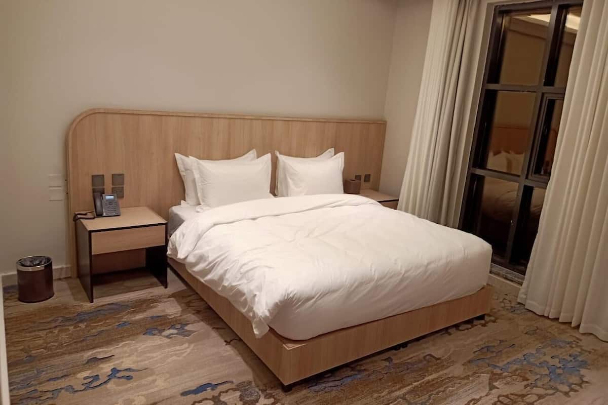 Deluxe Double Room, Mountain View | In-room safe, iron/ironing board, free WiFi, bed sheets