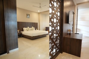 Luxury Suite | Desk, laptop workspace, soundproofing, iron/ironing board - Stamps by Eight Continents, Jodhpur (Jodhpur)