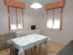 Apartment | Dining - Cosy Apartment With Balcony (Ravenna)