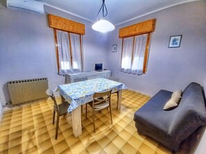 Apartment | Living room - Cosy Apartment With Balcony (Ravenna)