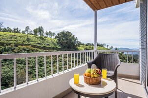 Villa, 5 Bedrooms | Living area | 40-inch LED TV with digital channels, pay movies