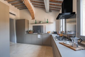 Réfrigérateur, micro-ondes, four, lave-vaisselle