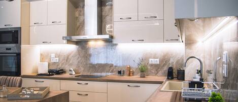 Apartment | 3 bedrooms, desk