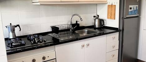 Micro-ondes, four, plaque de cuisson, lave-vaisselle