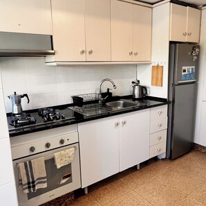 Mikrowelle, Ofen, Herdplatte, Geschirrspüler