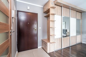 Suite monolocale City | Area soggiorno | TV a schermo piatto 27 pollici con canali digitali