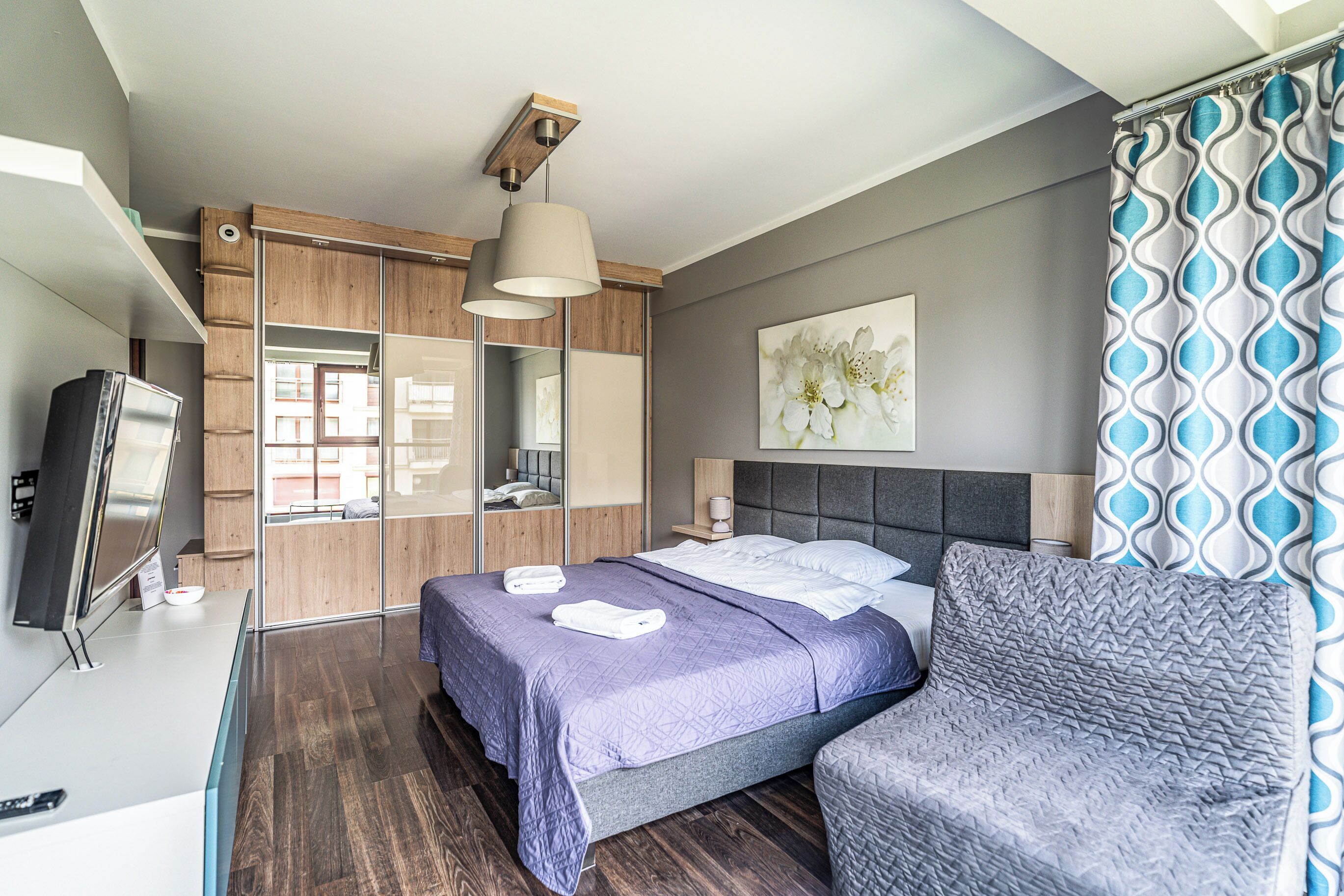 Estudi en suite urbà | Planxa i posts de planxar i wifi gratuïta 