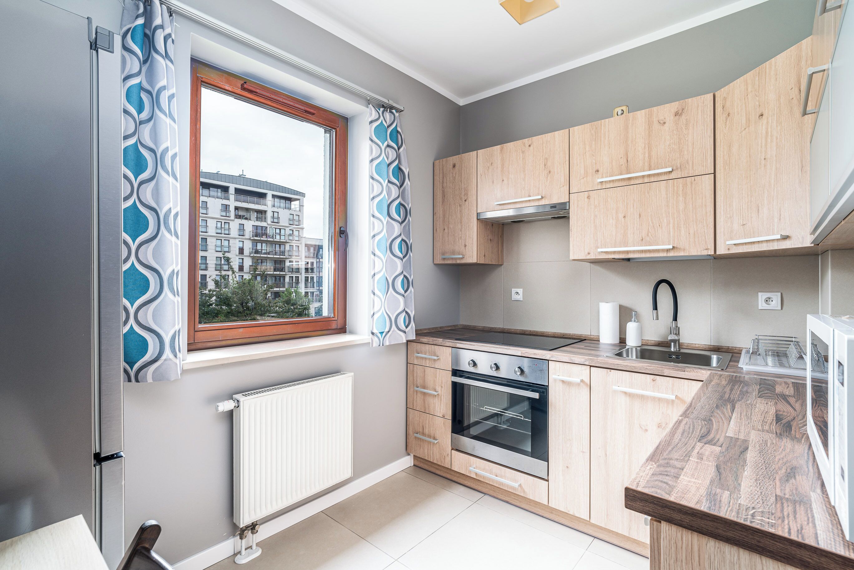 Kaupunkistudiosviitti | Yksityinen keittiö | Jääkaappi, mikroaaltouuni, uuni, liesi