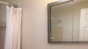 ヘアドライヤー、タオル、石鹸、シャンプー