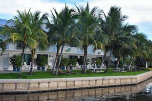 Terrace/patio - Sailfish Suites 1 - Waterfront & pet friendly! (Stuart)