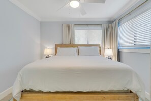1 bedroom, iron/ironing board, WiFi, bed sheets - Sailfish Suites 1 - Waterfront & pet friendly! (Stuart)