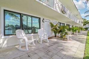 Terrace/patio - Sailfish Suites 1 - Waterfront & pet friendly! (Stuart)