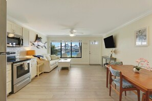 TV, offices - Sailfish Suites 4- Waterfront, Pet friendly!! (Stuart)