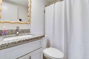 Shower, hair dryer - Sailfish Suites 5 - Waterfront Lodging (Stuart)