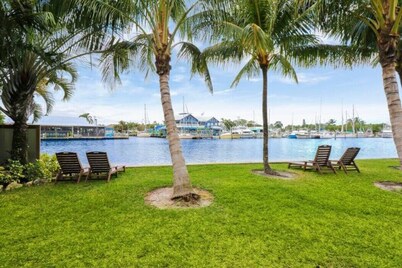 Sailfish Suites 5 - Waterfront Lodging