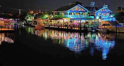 Sailfish Suites 5 - Waterfront Lodging