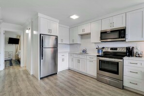 Fridge, microwave, oven, coffee/tea maker