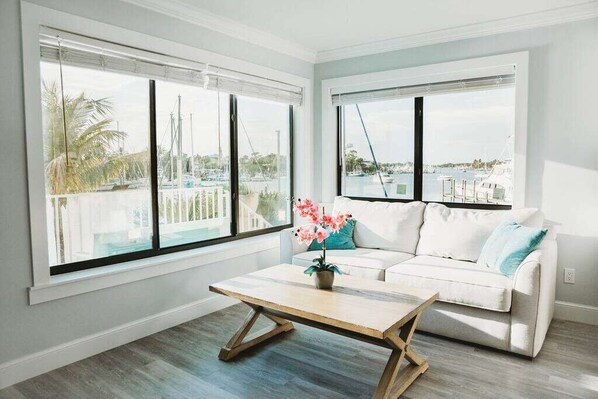 TV - Sailfish Suites 7 - Waterfront Lodging (Stuart)