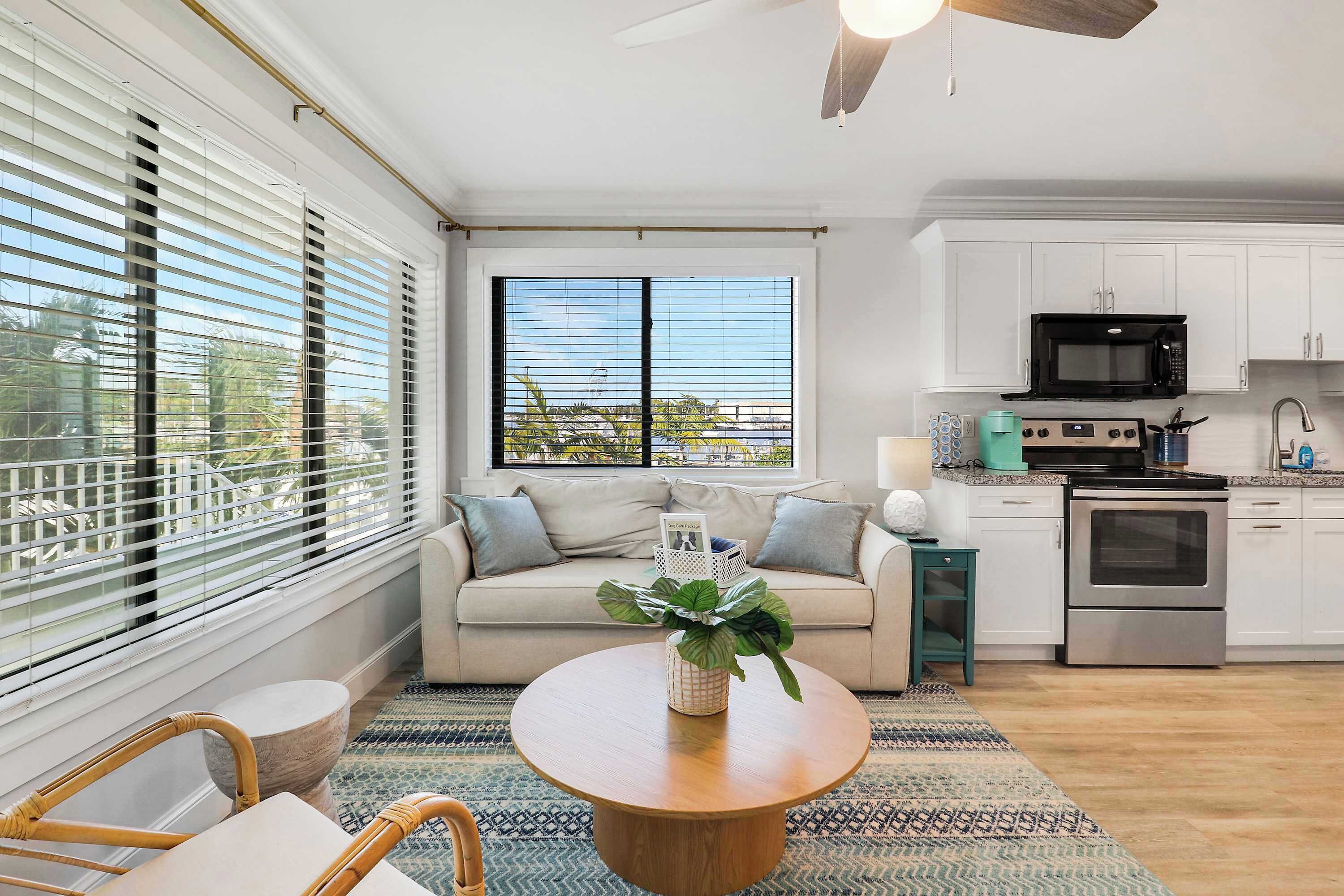 ثلاجة، ميكروويف، فرن، ماكينة لصنع القهوة/الشاي