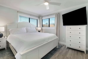 1 bedroom, iron/ironing board, WiFi, bed sheets - Sailfish Suites 7 - Waterfront Lodging (Stuart)